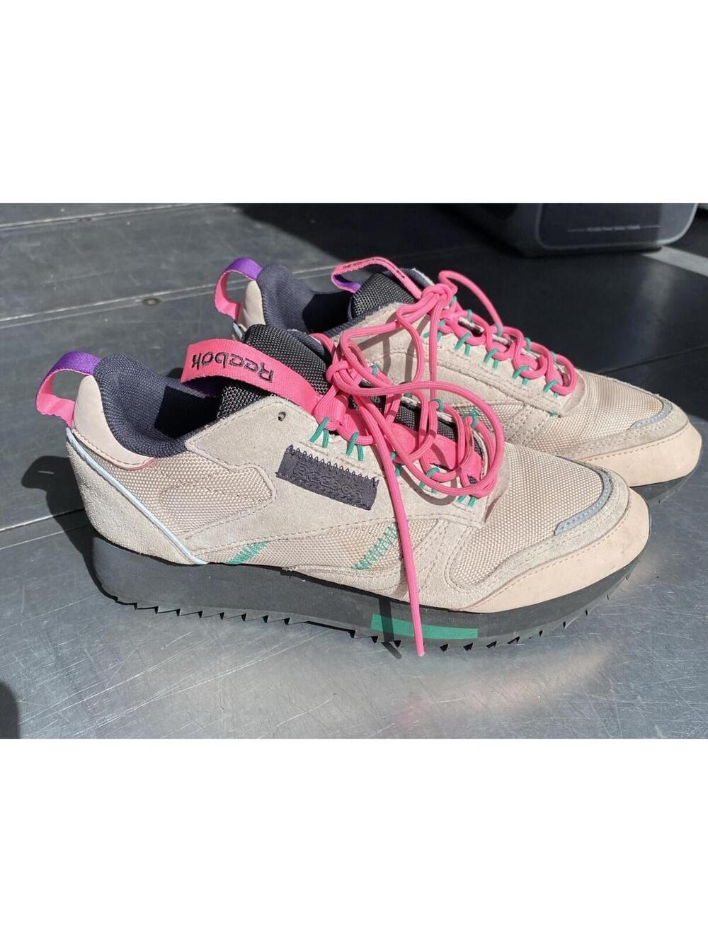 Size 6 - Reebok Classic Leather Ripple Trail Buff W